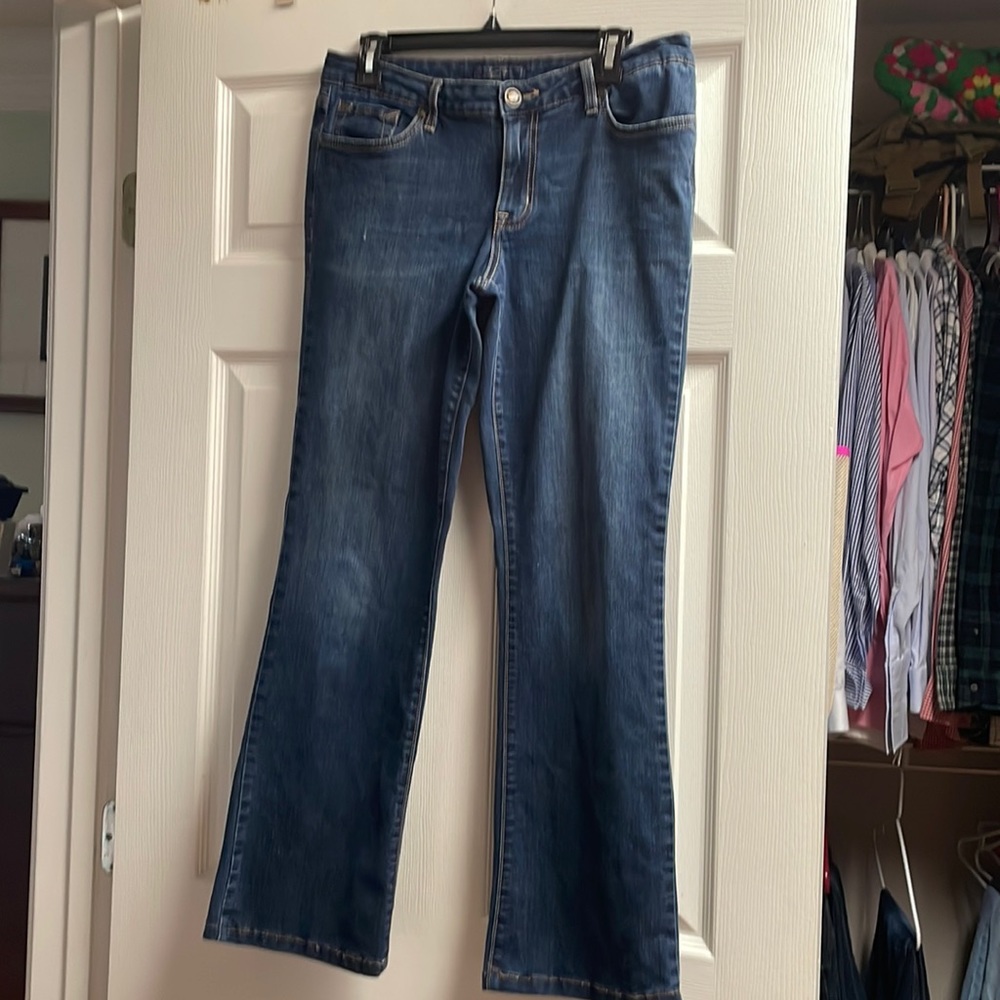 Jessica Simpson rockin curvy bootcut jeans